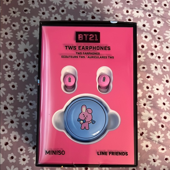 Pink Earbud Headphones with Cute Design